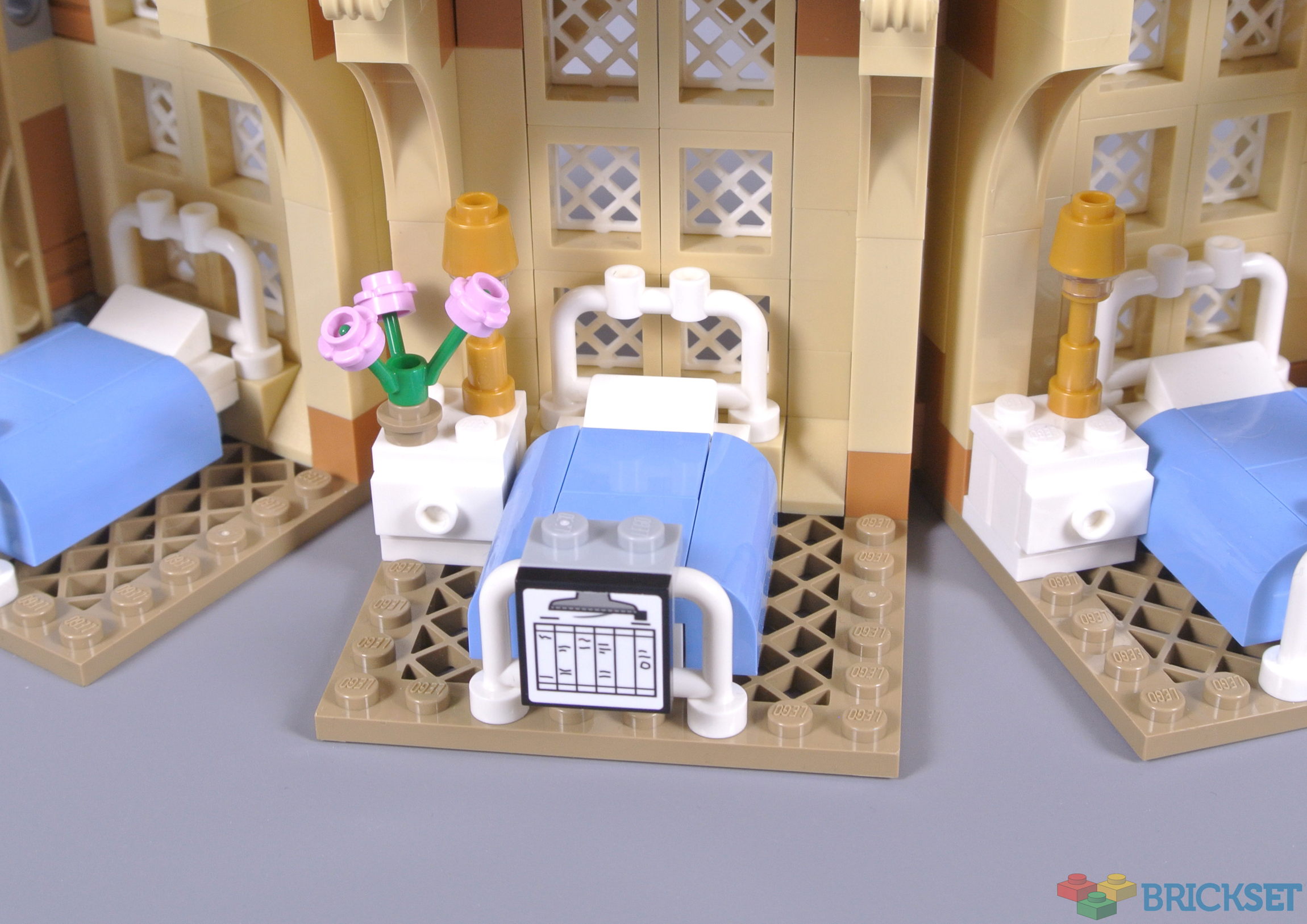 LEGO Harry Potter 76398 Hogwarts Hospital Wing review | Brickset
